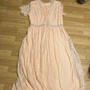 Elegant Lace Maxi Dress in Peach